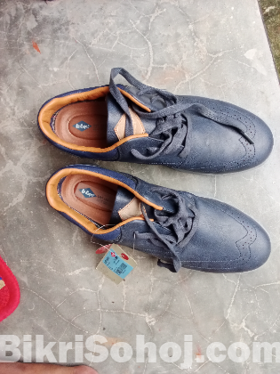 Lee Cooper এর জুতা